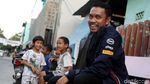 Gaya Crazy Rich Priok di Gang Sempit