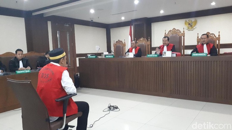 Bagus Bawana Didakwa Bikin Onar Via Hoax 7 Kontainer Surat Suara Tercoblos Bagus Bawana Didakwa Bikin Onar Via Hoax 7 Kontainer Surat Suara Tercoblos