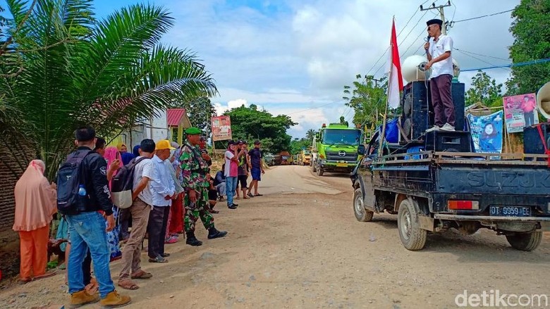 Tagih Janji Perbaikan Jalan, Warga Konawe Tutup Akses ke Lokasi Tambang Tagih Janji Perbaikan Jalan, Warga Konawe Tutup Akses ke Lokasi Tambang