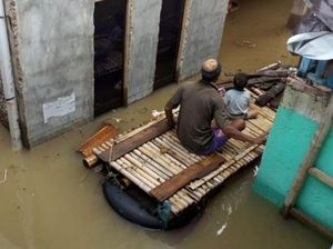 Banjir Genangi Kabupaten Bandung, Ratusan Warga Kembali Mengungsi