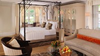 Kamar-kamar hotel Coworth Park di Inggris dibangun dengan pesona rumah pedesaan, namun berpadu sempurna dengan estetika modern (Dorschester Collection)