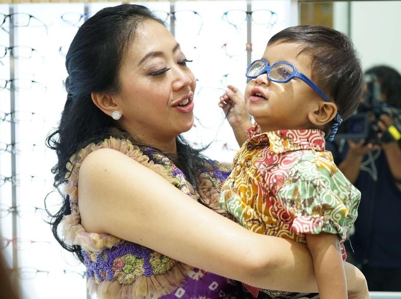  Anak  Idap Katarak Asri  Welas  Dukung Kampanye 90 Kacamata  