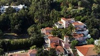 The Beverly Hills Hotel, Los Angeles, Amerika Serikat. Rajam sendiri merupakan hukuman dengan cara dilempar batu. (Foto:dorchestercollection.com)