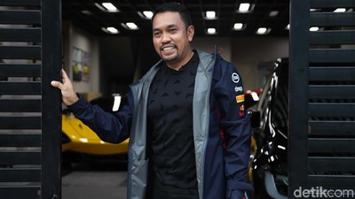 Gaya Crazy Rich Priok di Gang Sempit