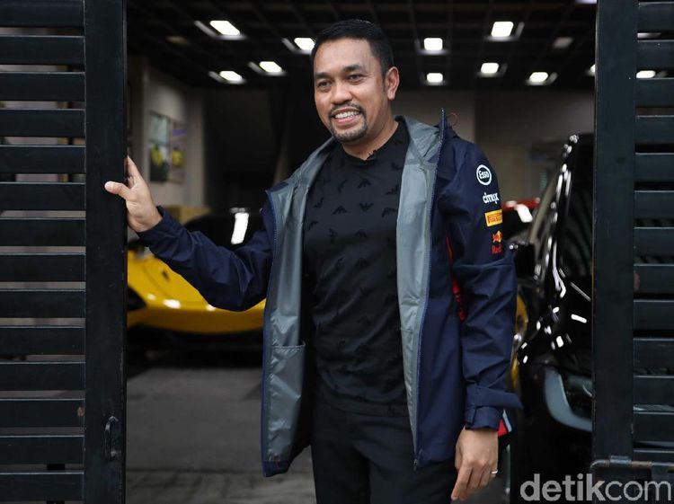 Gaya Crazy Rich Priok di Gang Sempit