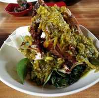 Raos Pisan! Ayam Goreng Khas Sunda Ada di 5 Tempat Ini