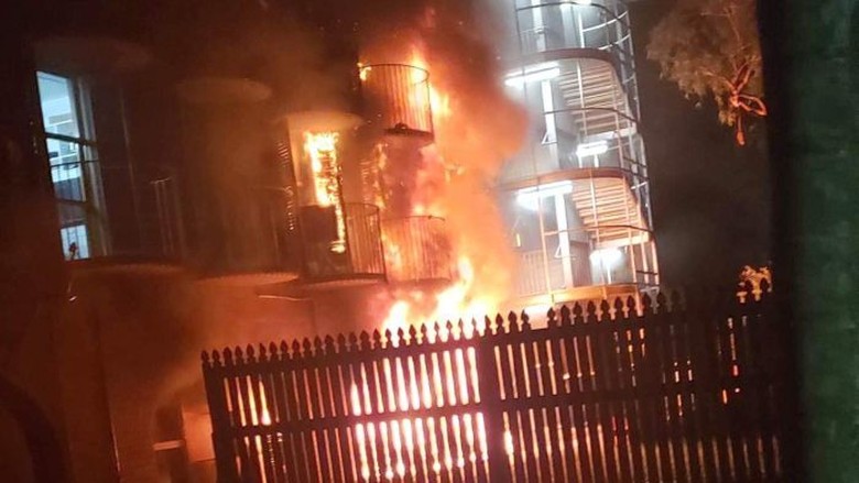 Kampus James Cook University Terbakar di Townsville, Ratusan Mahasiswa Mengungsi Kampus James Cook University Terbakar di Townsville, Ratusan Mahasiswa Mengungsi