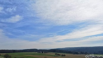 Di rooftop ini pula kita tak hanya bisa melihat keseluruhan kompleks Leitz Park, tapi menikmati pemandangan kota Wetzlar. Foto: Rachmatunnisa/detikINET