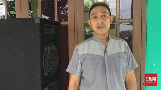 Rizal, tukang layar tancap di Bojong Gede, Bogor.