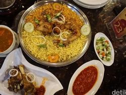 5 Tempat Makan Enak di Jakarta Timur yang Wajib Disambangi