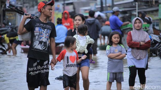 Jalur Dayeuhkolot-Banjaran Bandung Masih Terputus Banjir