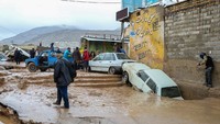 Banjir bandang yang melanda kawasan Iran terjadi sejak Maret lalu. Bagian timur laut Iran diterjang banjir pada 19 Maret, sedangkan di bagian barat banjir bandang juga terjadi pada 25 Maret lalu. Tasnim News Agency via Reuters.