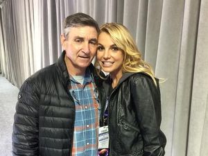 Efek Psikis Merawat Ortu Sakit Seperti Dialami Britney Spears