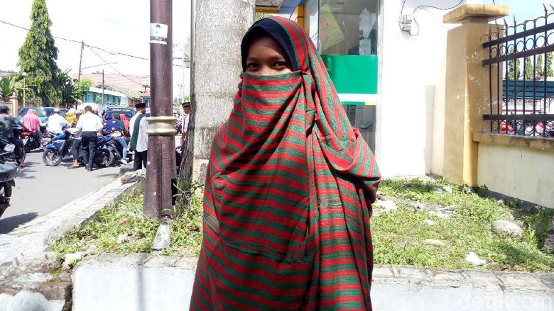 Foto: Busana Rimpu Mpida (Faruk Nickyrawi/detikcom) Foto: Busana Rimpu Mpida (Faruk Nickyrawi/detikcom)