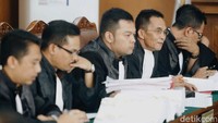 Sebelumnya, Koordinator JPU Daroe Trisadono mengatakan saksi yang dipanggil hari ini ada 4 orang, yaitu Amien Rais serta tiga anggota Polri, yakni Andika, Yudi Andrian, dan Eman Suherman.