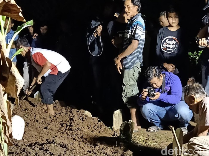 Keluarga Makamkan Mayat Dalam Koper Meski Tanpa Kepala, Benarkah?