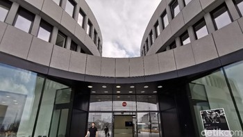 Pertama kali menginjakkan kaki di markas Leica, langsung terasa kesan modern dan artistik bangunannya. Menariknya lagi, desain gedung sangat mewakili Leica. Foto: Rachmatunnisa/detikINET
