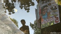 Pemasangan APK caleg ini di satu sisi bertujuan untuk para caleg berkampanye dan semakin dikenal oleh masyarakat. Namun, di sisi lain, pemasangan APK yang tak sesuai aturan dan terkesan serampangan justru membuat jalanan ibu kota terlihat semrawut.
