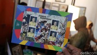 Uniknya, di acara peluncuran perangko edisi khusus itu pengunjung dapat mencetak perangko dengan foto dirinya di salah satu tenant yang disediakan di acara tersebut.