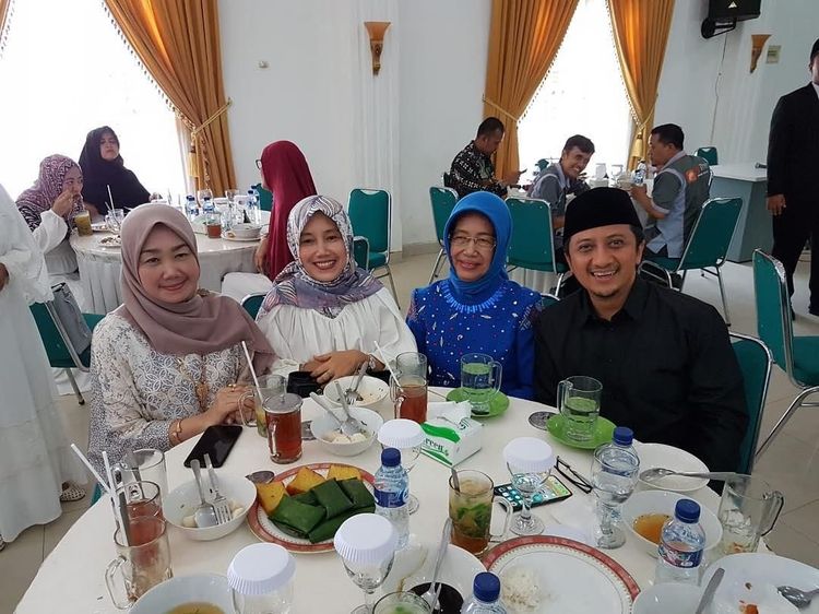 Adik Bungsu Jokowi Ternyata Sering Kulineran Santai Bareng Ibunda
