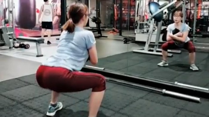 Kimi Hime saat sedang olahraga di gym. (Foto: Instagram/kimi.hime) Kimi Hime saat sedang olahraga di gym. (Foto: Instagram/kimi.hime)