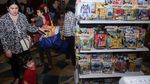 Warga Serbu Bazar Mainan Anak