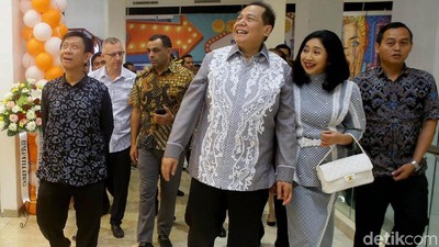 Senyum Cerah Chairul Tanjung Resmikan Trans Studio Mall Cibubur