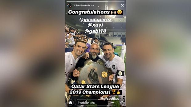 Eduardo Perez merayakan gelar juara Liga Qatar bersama Xavi.