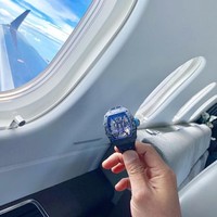 Pernyataan tolol yang dilontarkannya beberapa waktu lalu juga dianggap arogan dan merendahkan masyarakat, sehingga publik menyoroti tidak hanya ucapannya, tetapi juga gaya hidupnya yang dinilai berjarak dengan realitas rakyat kebanyakan. ‘Arogansi’ tersebut kemudian ikut memantik aksi demonstrasi besar-besaran di Jakarta dan beberapa kota baru-baru ini. (Foto: Instagram/@ahmadsahroni88)