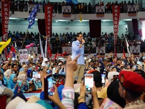 Sandiaga: Mau Harga Listrik Turun, Tusuk Prabowo-Sandi Saja
