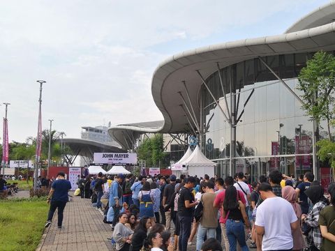 Siap Nonton John Mayer, Antrean Mengular di Lokasi Konser