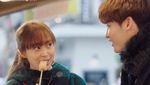Adegan Romantis Saat Makan Lee Na Young dan Lee Jong Suk di Romance is a Bonus Book