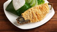 Kalau mau makan pecel lele dengan konsep resto, mampir saja ke salah satu cabang Lele Crispy. Harganya terjangkau. Cukup keluarkan Rp 20.000, sudah bisa santap lele berbalut tepung kremes, sambal, nasi putih, dan lalapan. Foto: Istimewa