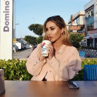 Wanita 28 tahun itu melakukan kebohongan dengan mengklaim tunjangan rumah dan lainnya untuk kepentingan dirinya sendiri. Di Inggris, mereka yang tak mampu mendapatkan tunjangan kesejahteraan termasuk dana untuk tempat tinggal.  Foto: Instagram @lauryngoodman91