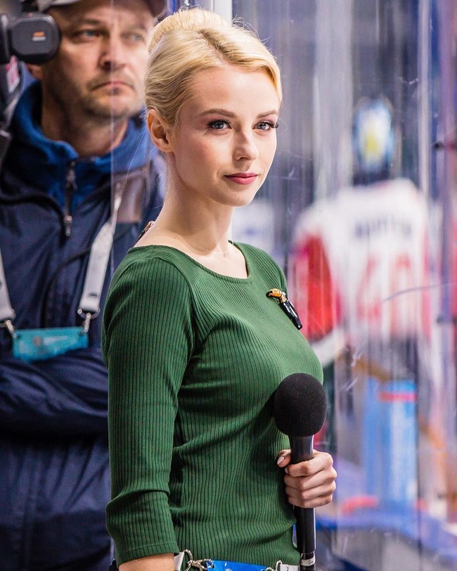 Jauhkan pendukung dan aksesori yang tidak perlu, komentar netizen mengkritik pose seksi Ulyana. Foto: Instagram