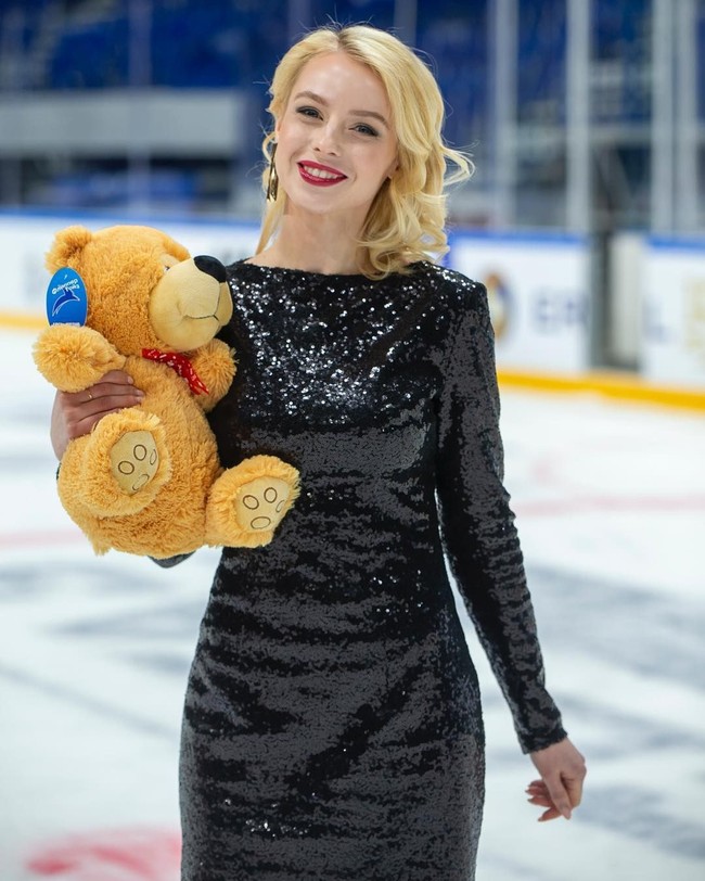 Aksinya foto tanpa busana itu pun jadi sensasi. Beberapa netizen mengkritik Ulyana karena terlalu berlebihan. Foto: Instagram