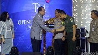 Hadir pula dalam acara ini Anita Tanjung, perwakilan pemkot Depok, dan Komisaris CT Corp Sutiyoso.