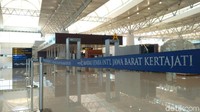 Sejumlah maskapai seperti Lion Air, Garuda Indonesia, Wings Air dan Trans Nusa memilih tidak beroperasi sementara. Hanya Citilink yang masih melayani penerbangan.