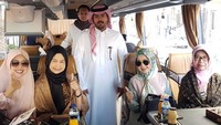 Lewat instagramnya, Titik kerap menunjukkan momen kulineran. Ia termasuk yang dekat dengan sang ibu, tak jarang keduanya kompak saat menikmati momen kuliner. Foto: instagram @titikritawati