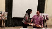 Ketua CT Arsa Foundation, Anita Ratnasari Tanjung dalam sambutannya bercerita tentang pengalamannya bersama komunitas Arsa memberikan penyuluhan kesehatan gigi dan mulut di berbagai daerah. Menurutnya, dengan kerja sama ini, PDGI dapat mendukung penyuluhan kesehatan gigi dan mulut yang sudah dilakukan CT Arsa sebelumnya. 