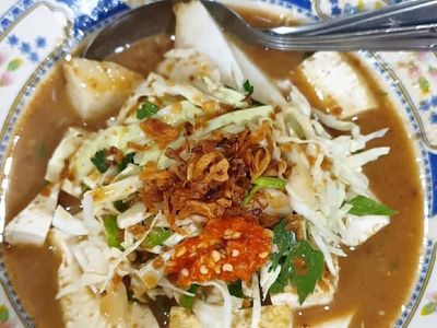 Pagi Ini Paling Nikmat Makan Kupat Tahu Magelang yang Gurih Pedas