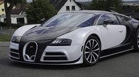 Rata-rata, mobil di garasi Jeff adalah supercar. Satu diantaranya ada Bugatti Veyron Mansori yang dibelinya sekitar USD$ 3,4 juta atau Rp 45 miliaran. Namun mobil berkelir hitam-putih itu jarang digunakan Jeff. Foto: Pool