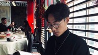 Penyanyi Roy Kim tengah menjadi sorotan, setelah ia terbukti menjadi bagian dari anggota percakapan atau chatroom, yang membagikan video dewasa secara ilegal. Sebelumnya, Roy terbilang aktif mengunggah kesehariannya di akun Instagram miliknya. Foto: Instagram @roykimmusic