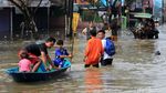 Berkah Para Penarik Delman di Kala Banjir