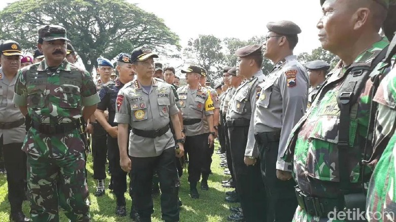 Panglima TNI dan Kapolri Cek Kesiapan Pasukan Jateng Jelang Pemilu Panglima TNI dan Kapolri Cek Kesiapan Pasukan Jateng Jelang Pemilu