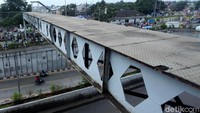 Dampak dari proses penurunan JPO tersebut ialah pengalihan arus lalu lintas di sekitar lokasi.