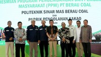 Sesuai dengan arahan Presiden RI, Indonesia sebagai bangsa dan memiliki jumlah tenaga kerja besar, harus menciptakan lebih banyak sekolah vokasi agar bisa memberikan keahlian yang spesifik. Sementara lapangan kerja saat ini sangat membutuhkan keahlian yang spesifik, melalui vokasi. Pemerintah dapat bekerja sama dengan Berau Coal dengan menggandeng pemerintah daerah, mengembangkan dan memperbesar apa yang hari ini telah diresmikan. Foto: dok. Kementerian ESDM