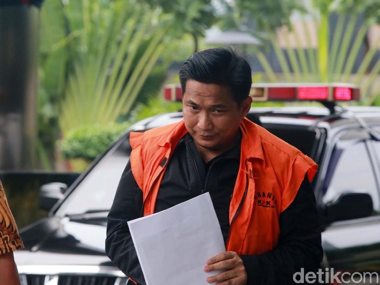 Menyusul Siesa Darubinta, Bowo Sidik Menunduk Diperiksa KPK Menyusul Siesa Darubinta, Bowo Sidik Menunduk Diperiksa KPK