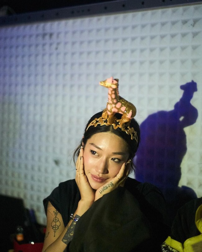 Seniman dari Korea Selatan cukup mendominasi dalam daftar kali ini. Selain para idol dan aktris, ada DJ Peggy Gou. Wanita ini pertama kali dikenal setelah tampil di sejumlah klub di Berlin. Sebelumnya, Peggy pindah dari London pascakuliah jurusan fashion. Foto: Instagram