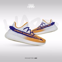 Sneakers pria yang pernah beberapa kali terpilih sebagai pemimpin klub mobil mewah ini pun seperti favorit anak-anak hypebeast. Salah satunya Yeezy Boost yang sepasangnya bisa seharga Rp 4 jutaan. Spesialnya, sneakers Ahmad didesain ulang lagi dengan dekorasi berupa namanya. (Foto: Instagram/@ahmadsahroni88)